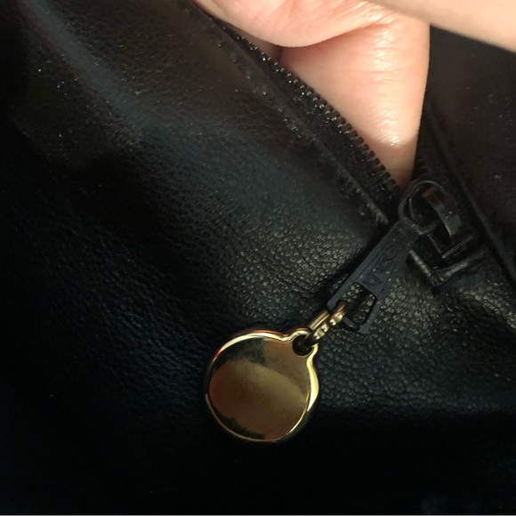 CHANEL double loop in smooth leather and gold hardware - Picture 11 of 12